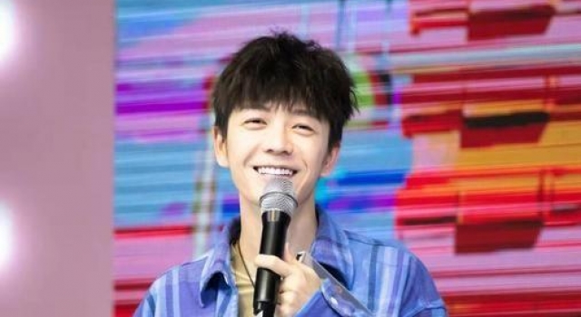 王栎鑫官宣离婚十天后有新恋情，网友：无缝衔接？