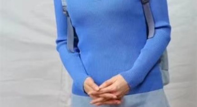 疑似复出？范冰冰电影定妆照戴黑框眼镜，朴素装扮遮不住傲人胸围