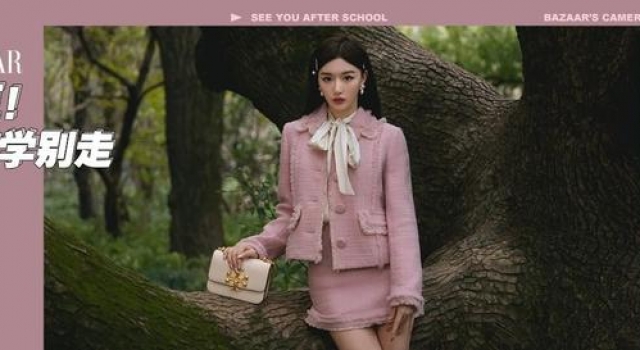 做美女好累！她竟然随身带着11条珍珠项链？