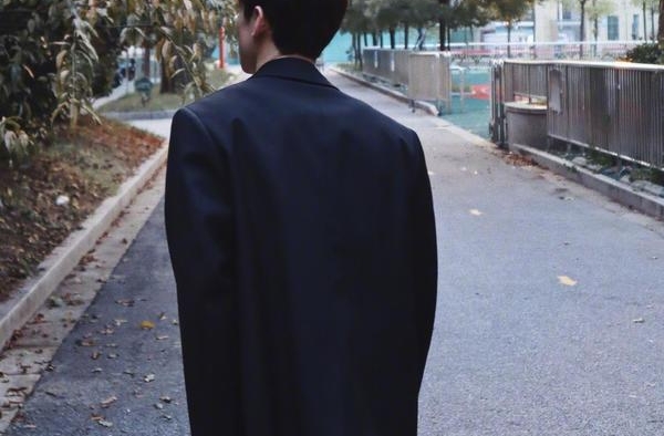 评分9.0《明侦6》一片骂声？人设道具疑老调重弹，明星戏太多