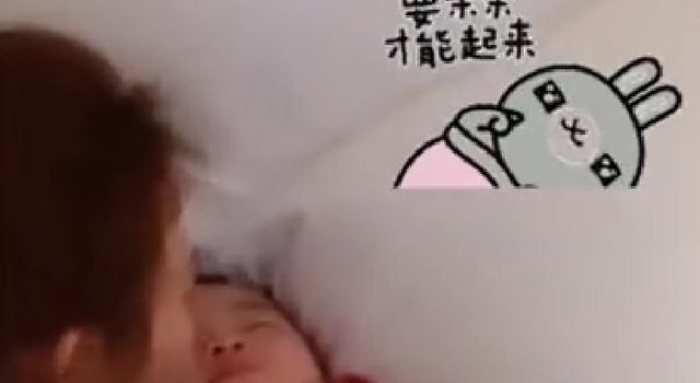 47岁蔡少芬向小儿子索吻被拒，自曝喜欢闻奶嘴，曾公开反对逗娃