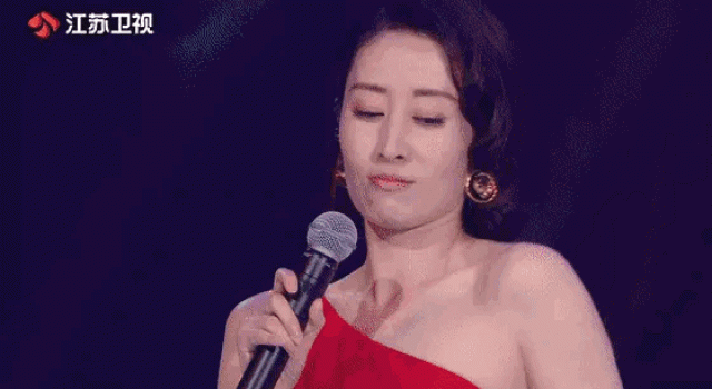 刘敏涛再出神作！网友：只要她穿上红色，我就知道事情不简单
