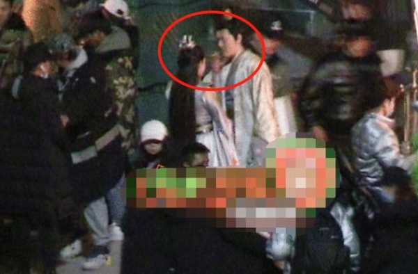 冯绍峰片场烟瘾太大，直接对女主角吐二手烟，粗俗举动被批没教养