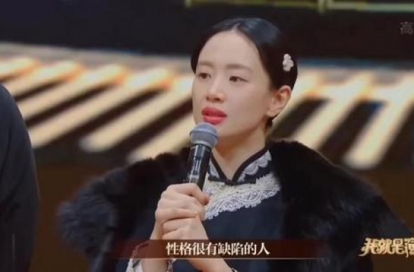 不红还耍大牌？李梦躺着做造型引争议，被张纪中直接嫌弃不想合作
