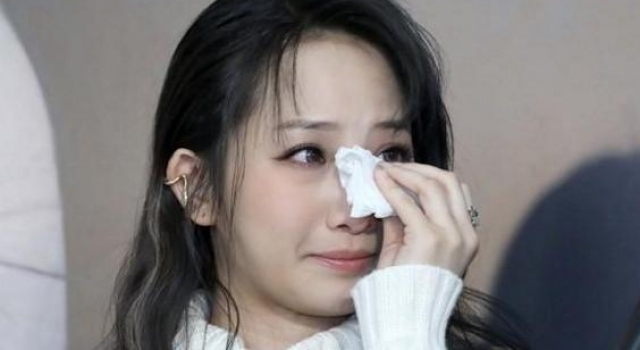 39岁女歌手神秘消失2年现身，痛哭曝隐情，曾登央视获韩红赏识