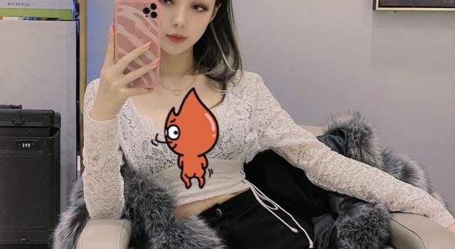郭美美被人紧搂腰不撒手，身材辣不敢看！直言：你们看得到摸不到