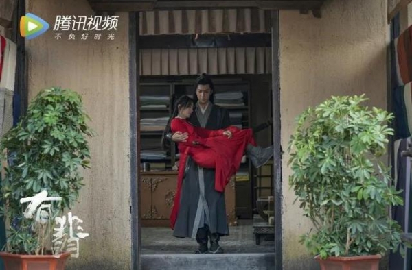 《有翡》收官，主演纷纷发文告别，赵丽颖和孙坚的关系是真好