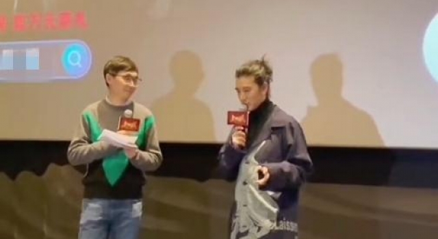 蒲巴甲长发凌乱很沧桑，肚腩太明显，新剧拍九个月戏份却少得可怜