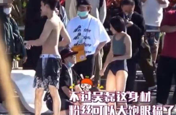 19岁张子枫泳装照曝光！与吴磊拍水戏显害羞，生图下瘦成纸片人