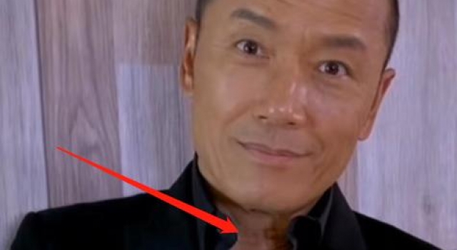 “杨康”苗侨伟罕露面，颈部皮肤松弛显老态，与刘德华关系惹人羡